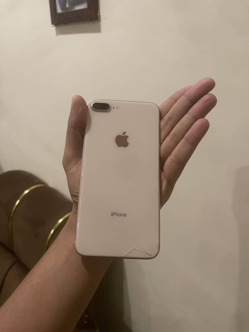 Apple iPhone 8 Plus 1