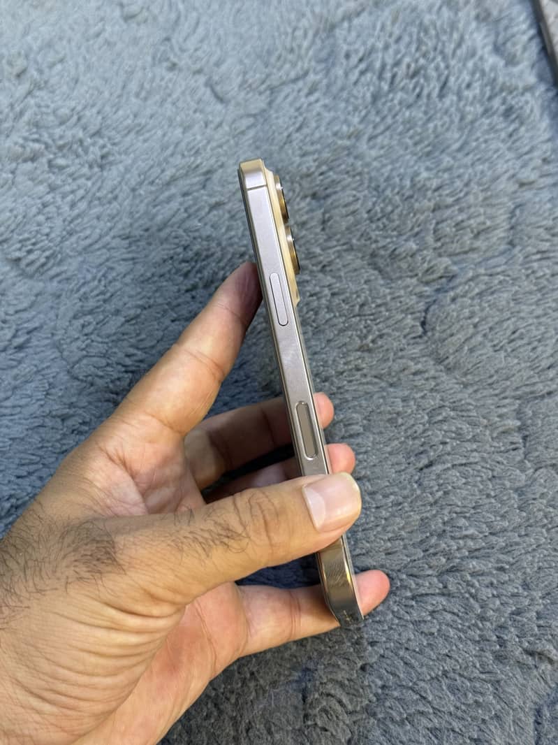 Apple iPhone 16 Pro 0