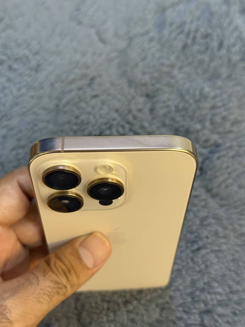 Apple iPhone 16 Pro 2