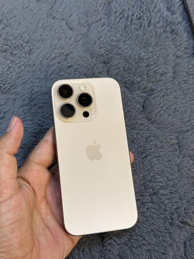 Apple iPhone 16 Pro 3