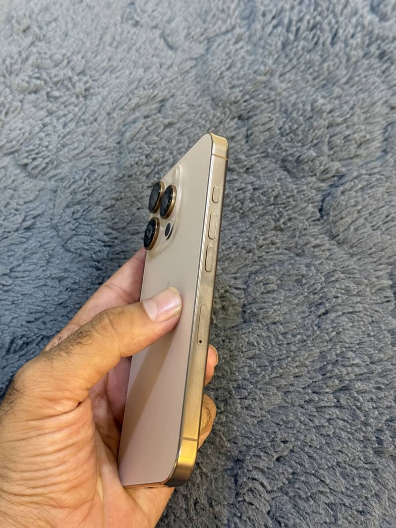 Apple iPhone 16 Pro 5