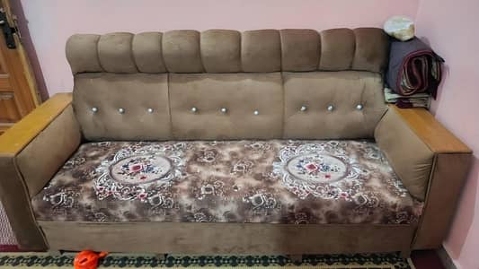 5 seater beautiful, asthetic and elegant sofa