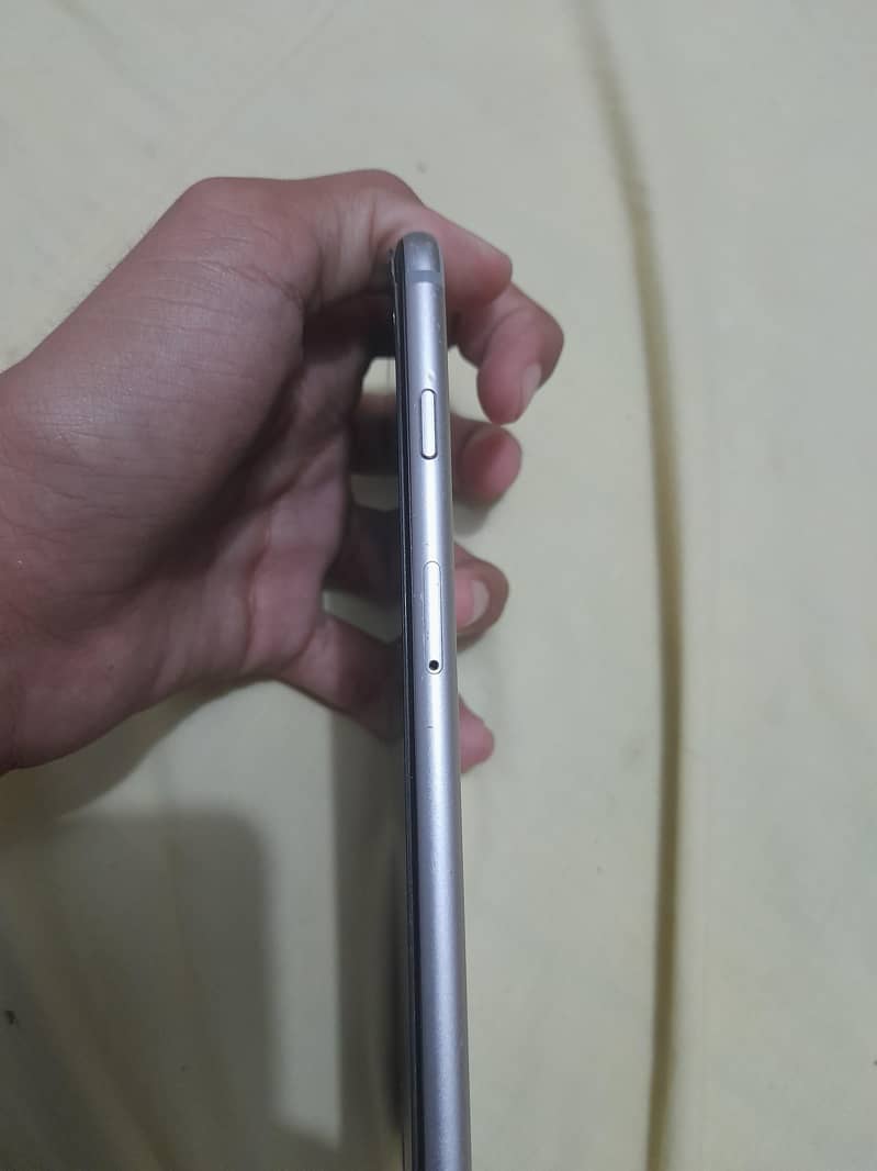 Apple iPhone 6 Plus 4