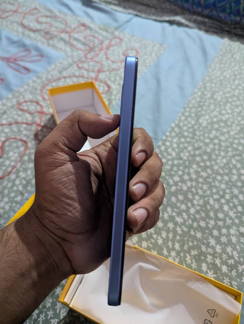 Realme C85 3