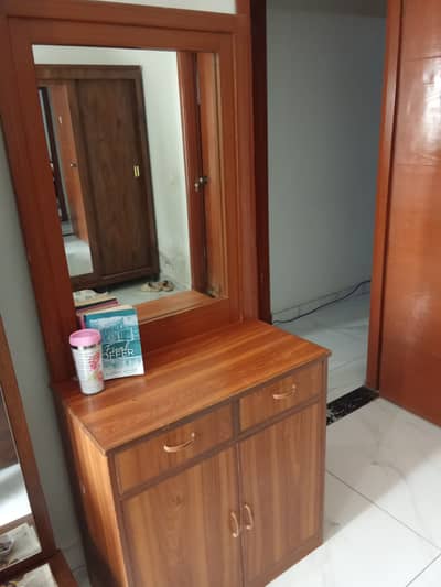 Dressing Table with Mirror – Excellent Condition