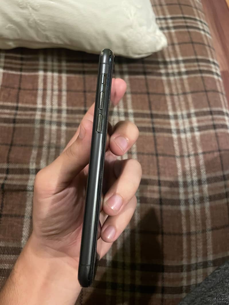 Apple iPhone 11 Pro 2