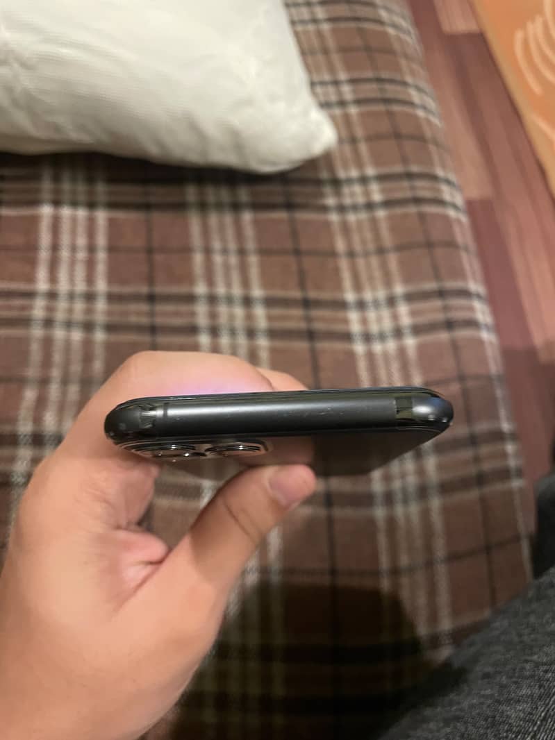 Apple iPhone 11 Pro 3