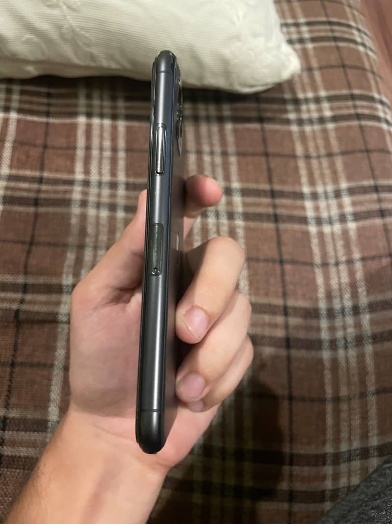 Apple iPhone 11 Pro 4