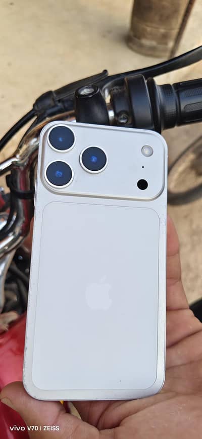 Apple iPhone XR Converted to 17 pro