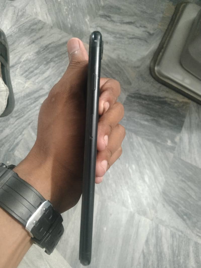 Apple iPhone 7 Plus 5