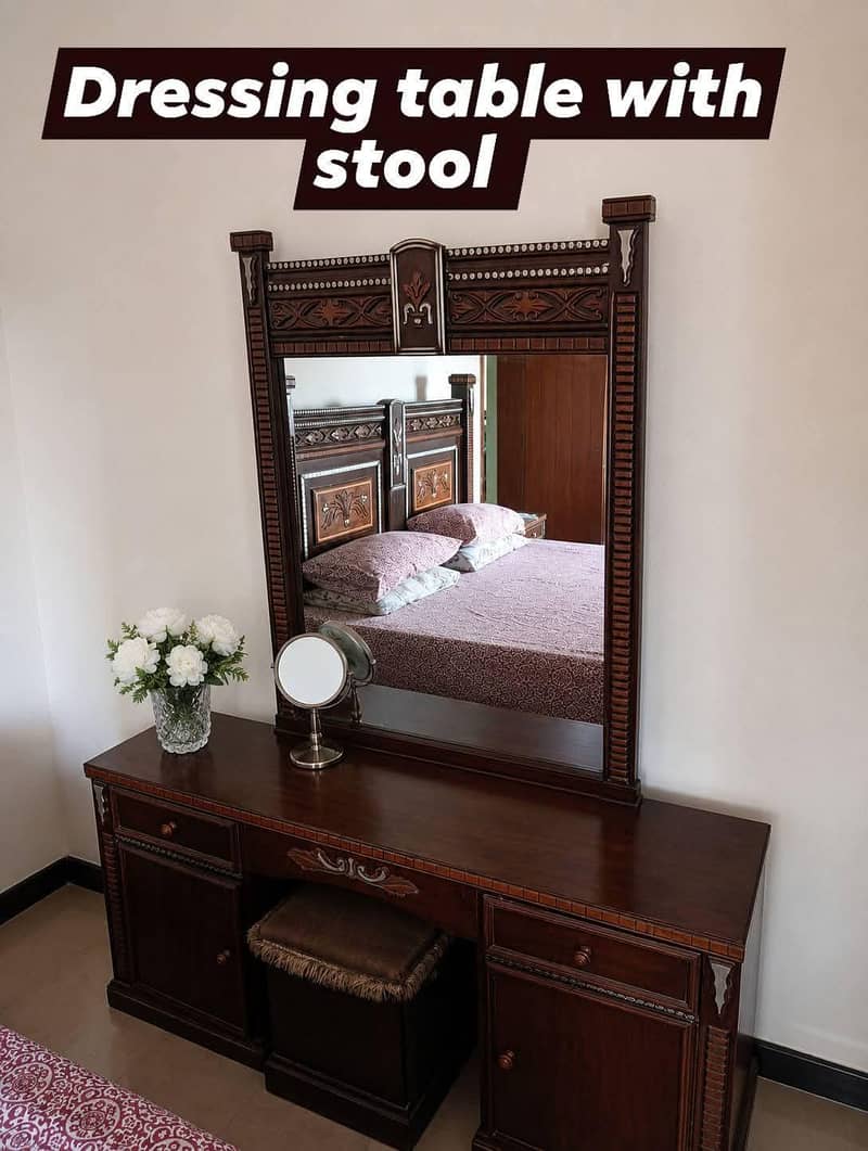 Dressing table with stool 0