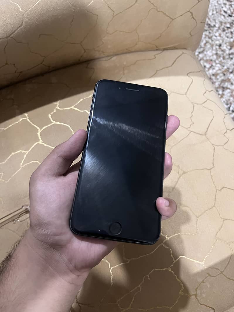 Apple iPhone 8 Plus 1