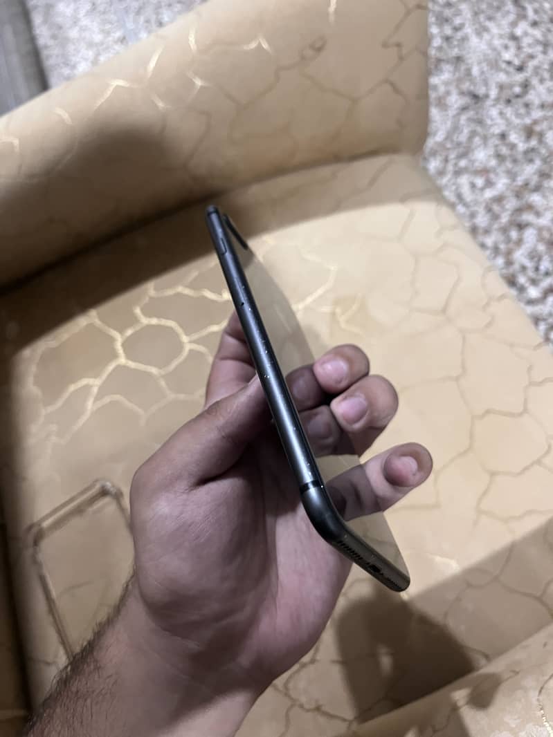 Apple iPhone 8 Plus 3