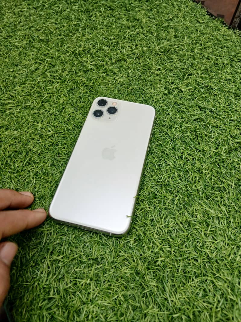 Apple iPhone 11 Pro 1