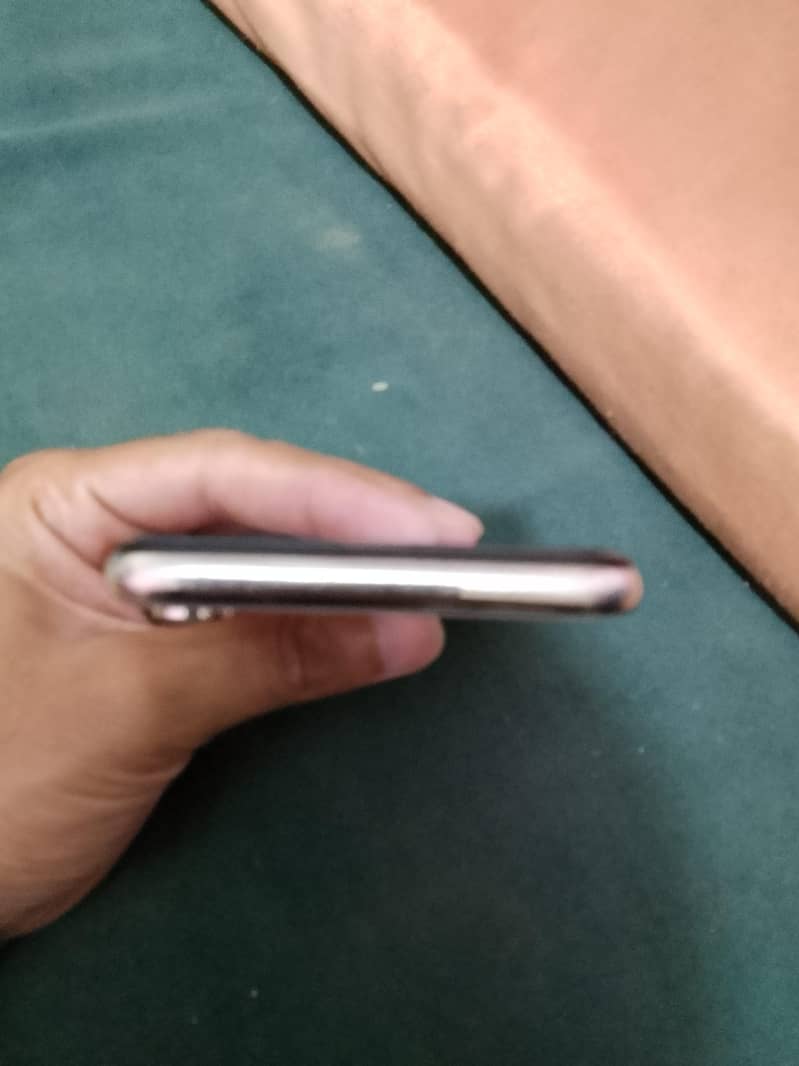 Apple iPhone X 3
