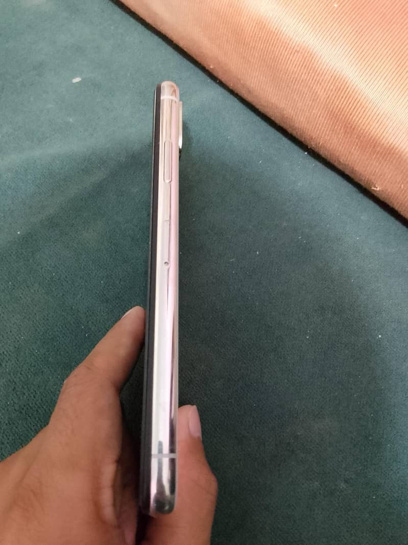 Apple iPhone X 4