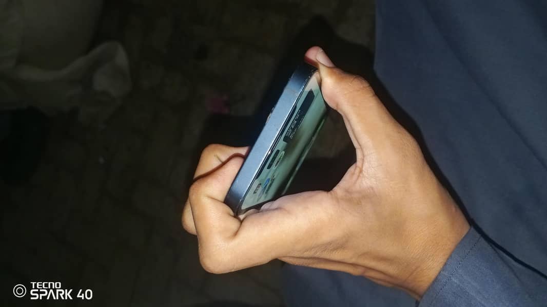 Apple iPhone 12 4