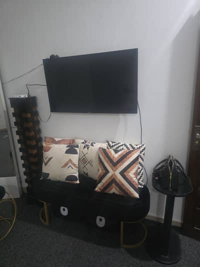 Original Samsung 40" LED TV – Excellent Condition