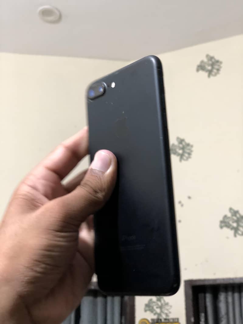 Apple iPhone 7 Plus 1