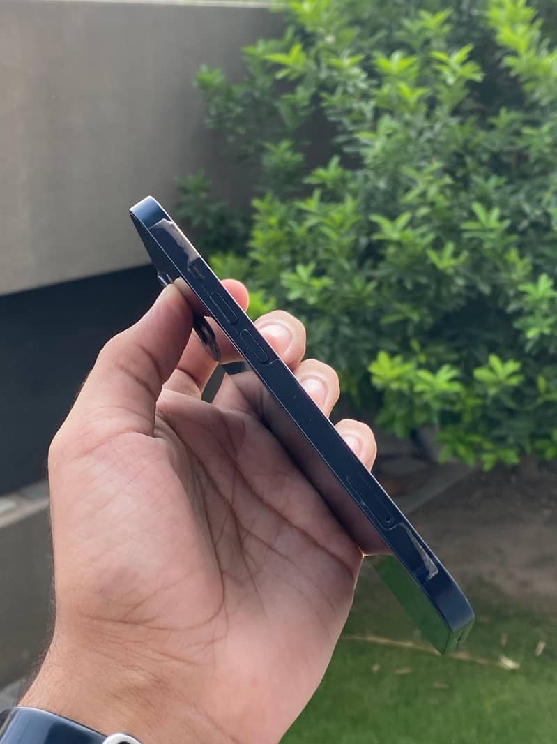 Apple iPhone 13 0