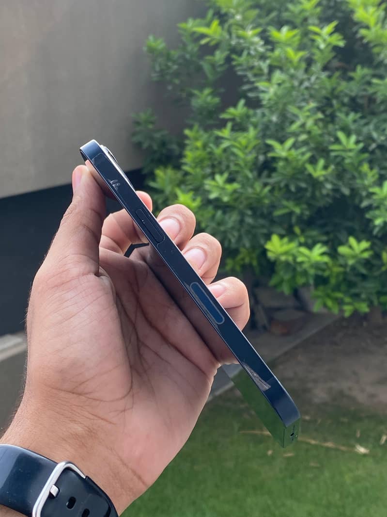Apple iPhone 13 1