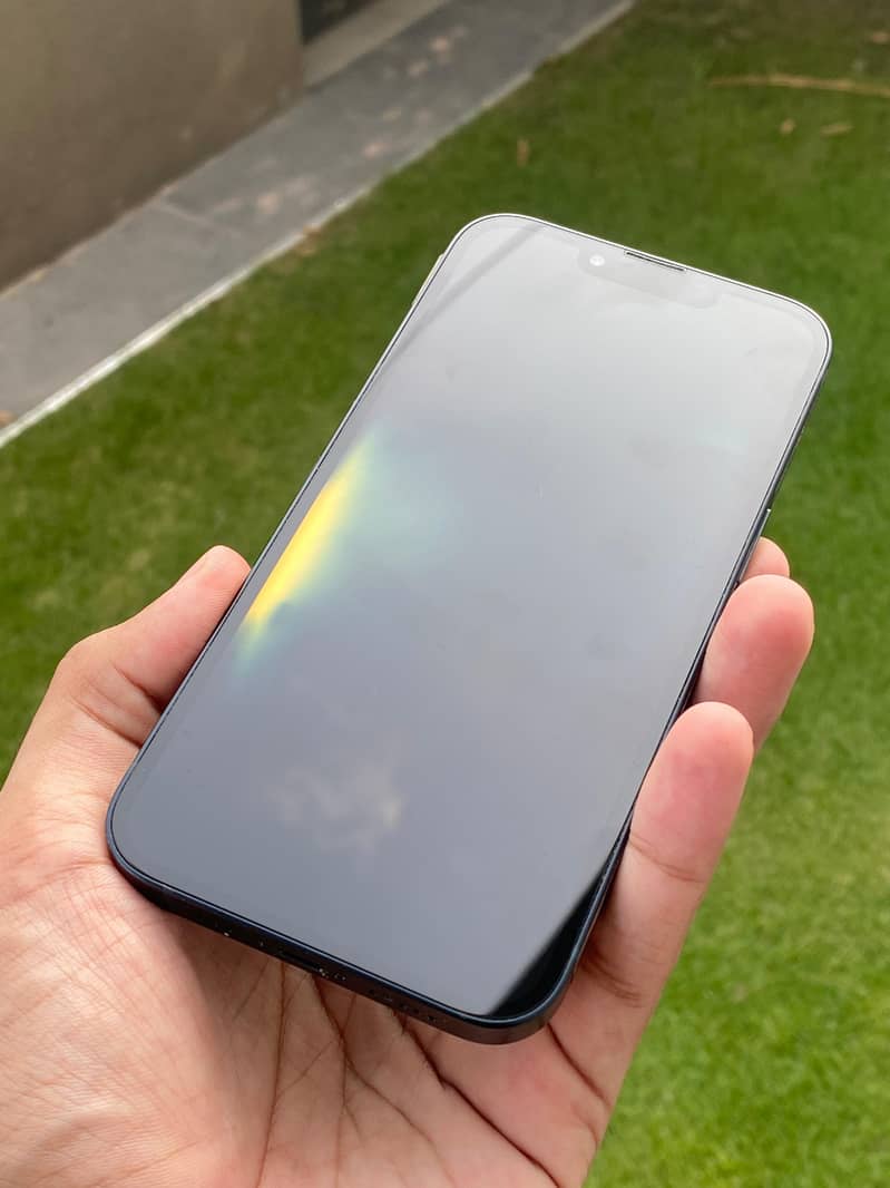 Apple iPhone 13 5