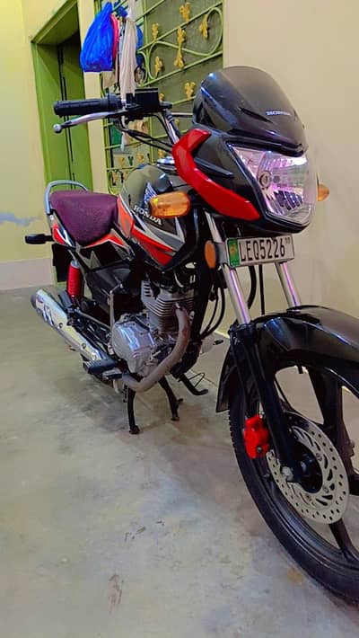 Honda cb125f model for sale self start 45 km 1 leter average