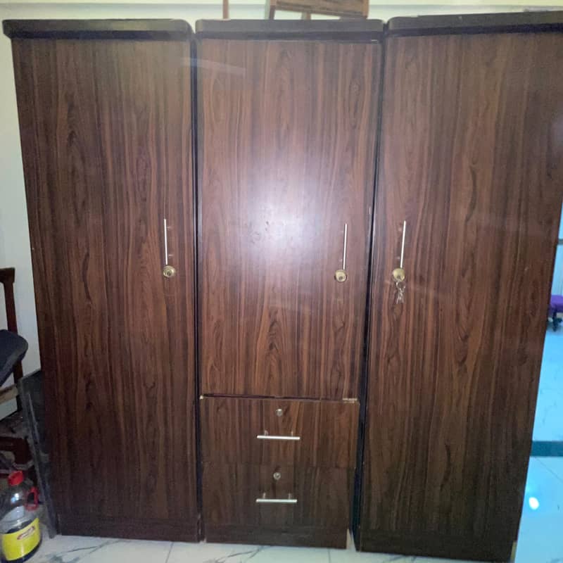 wardrobe 0