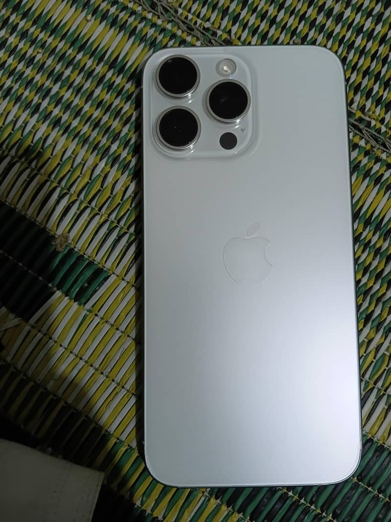 Apple iPhone 15 Pro Max 0
