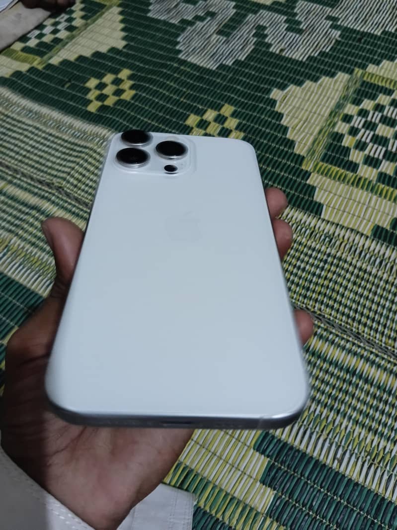 Apple iPhone 15 Pro Max 2