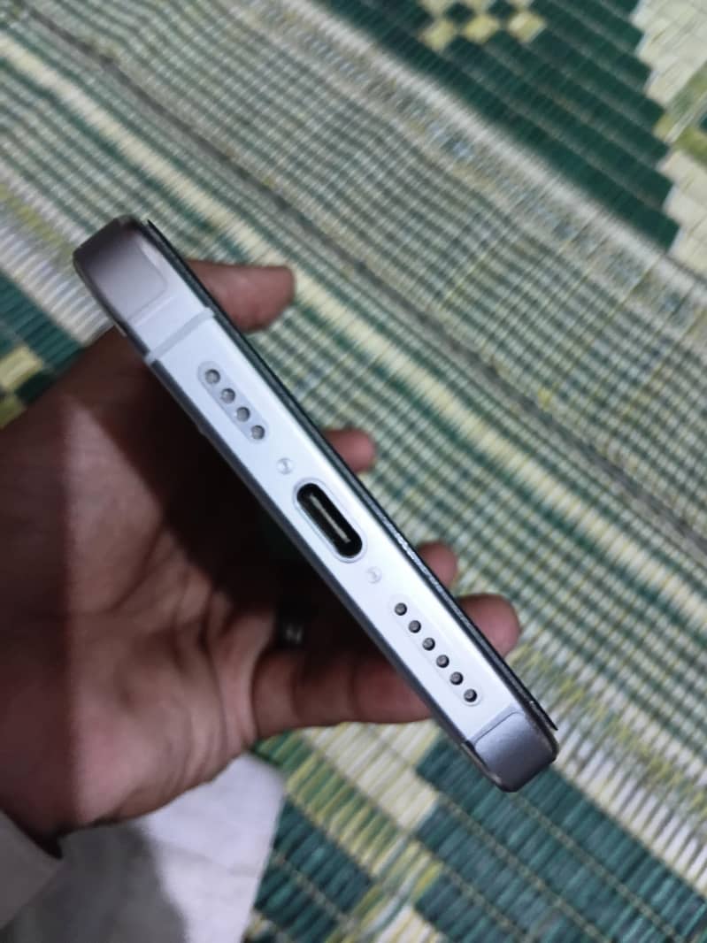 Apple iPhone 15 Pro Max 4