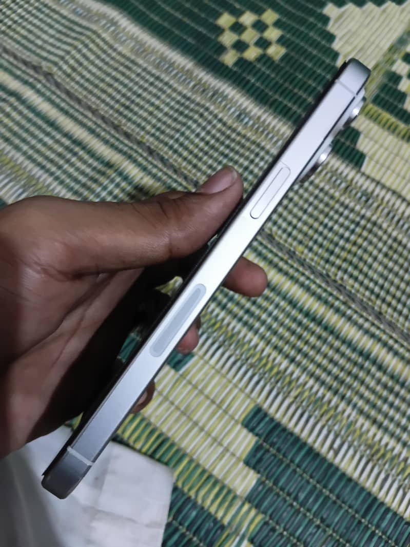Apple iPhone 15 Pro Max 6