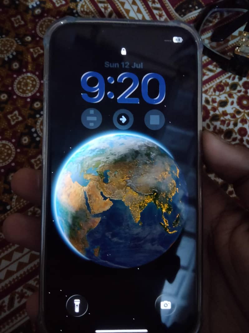 Apple iPhone 13 0