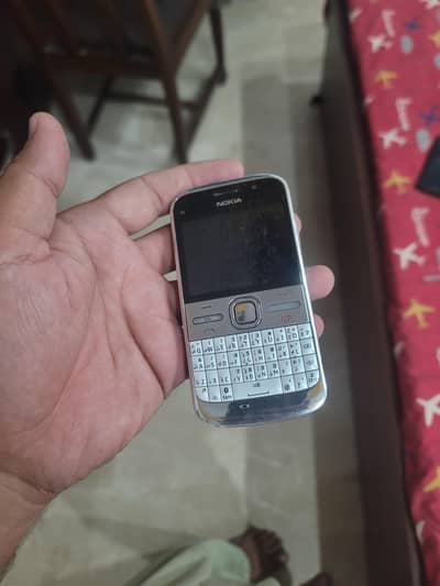 Nokia E5 (QWERTY Keyboard) – 10/10 Condition – All Original