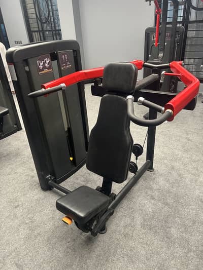 Shoulder press machine