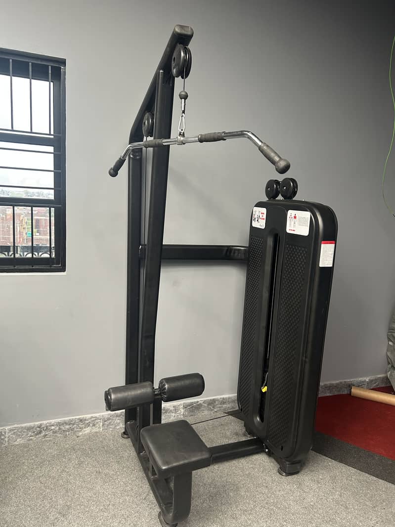 Lat pulldown machine 0