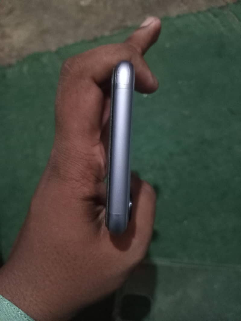 Apple iPhone 11 3