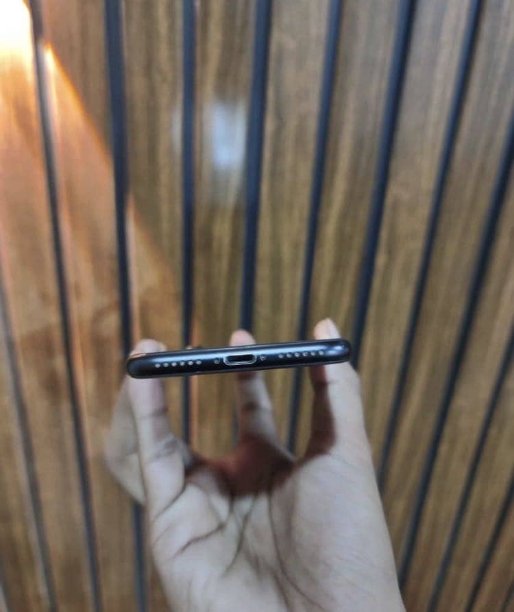 Apple iPhone SE 0