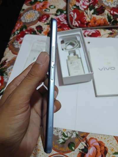 Vivo Y33s 8/128 Box Charger