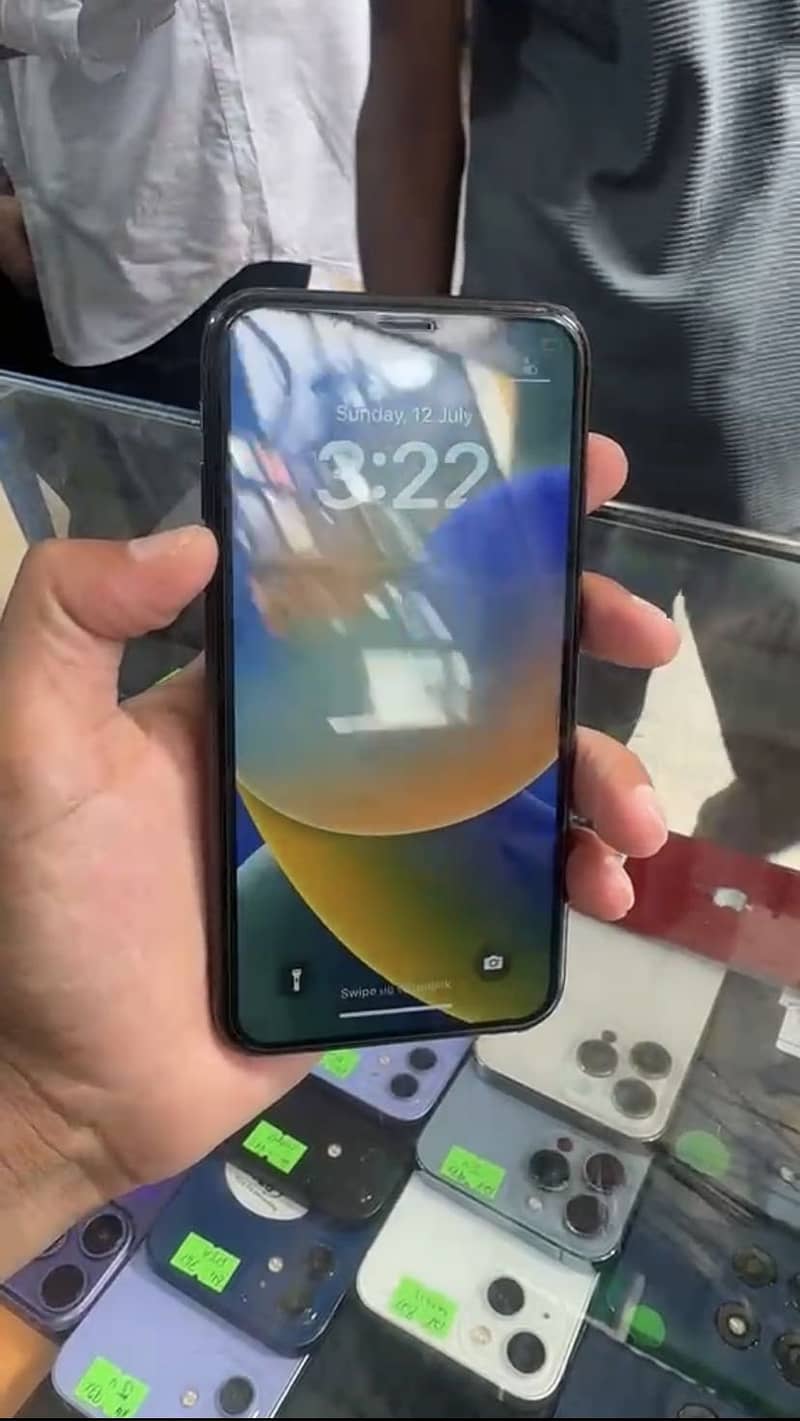 Apple iPhone X 4