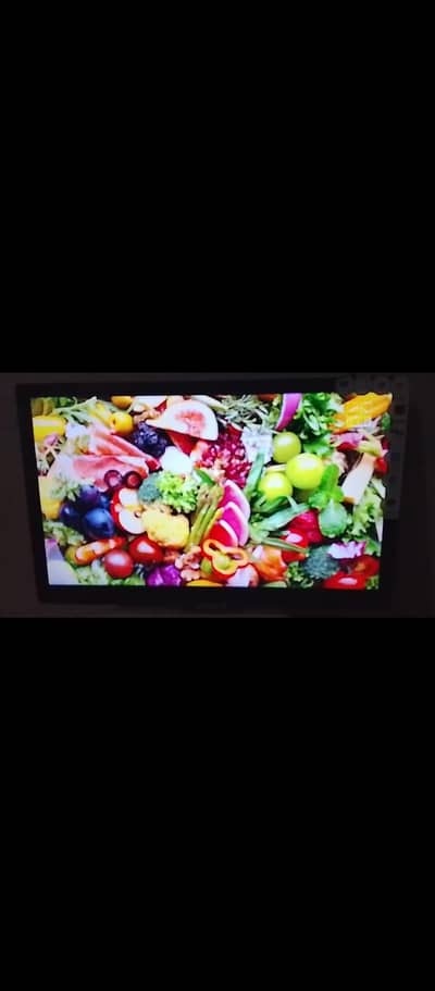 Sony Bravia 24" Full HD LED TV (KDL-24W700) – Excellent Condition
