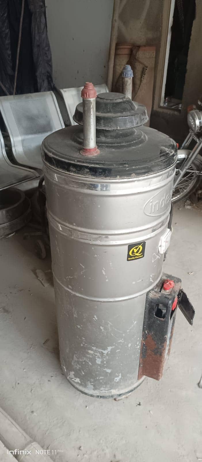گیزر بالکل نیو کنڈیشن میں 1
