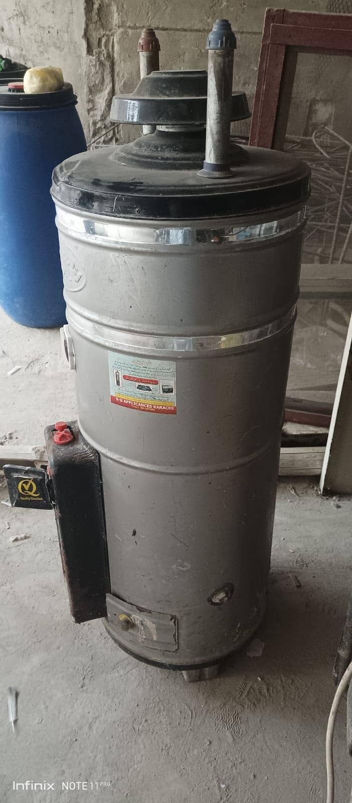 گیزر بالکل نیو کنڈیشن میں 2