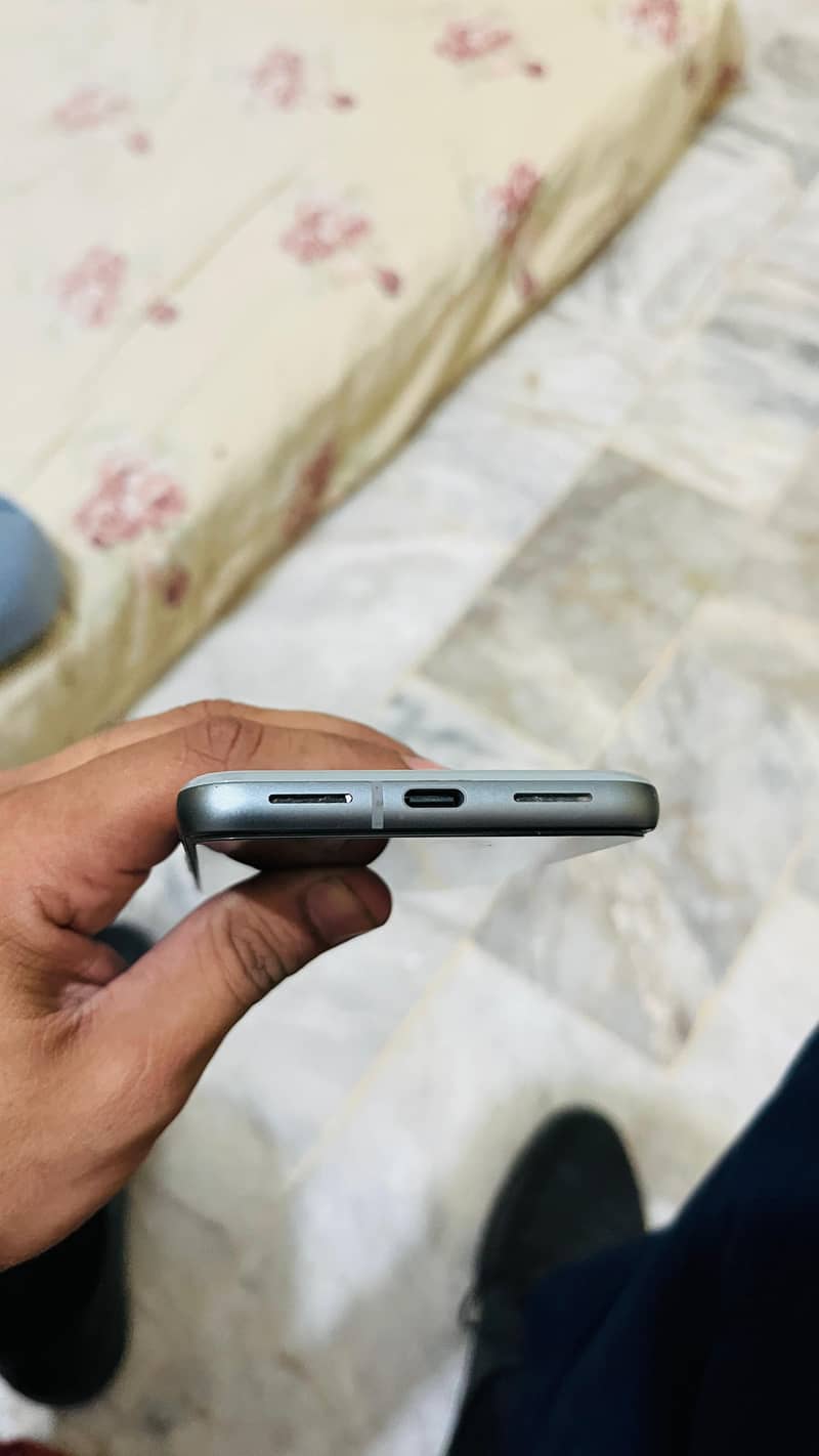 Google Pixel 8 2