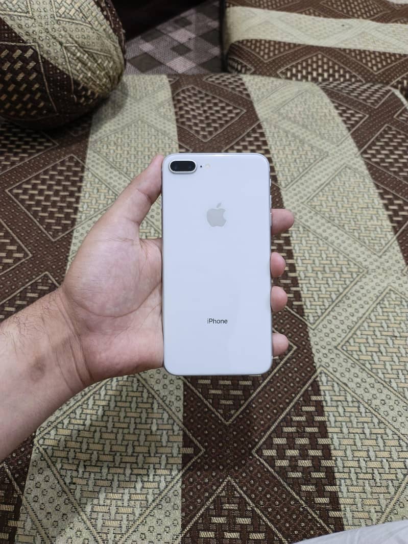 Apple iPhone 8 Plus 1