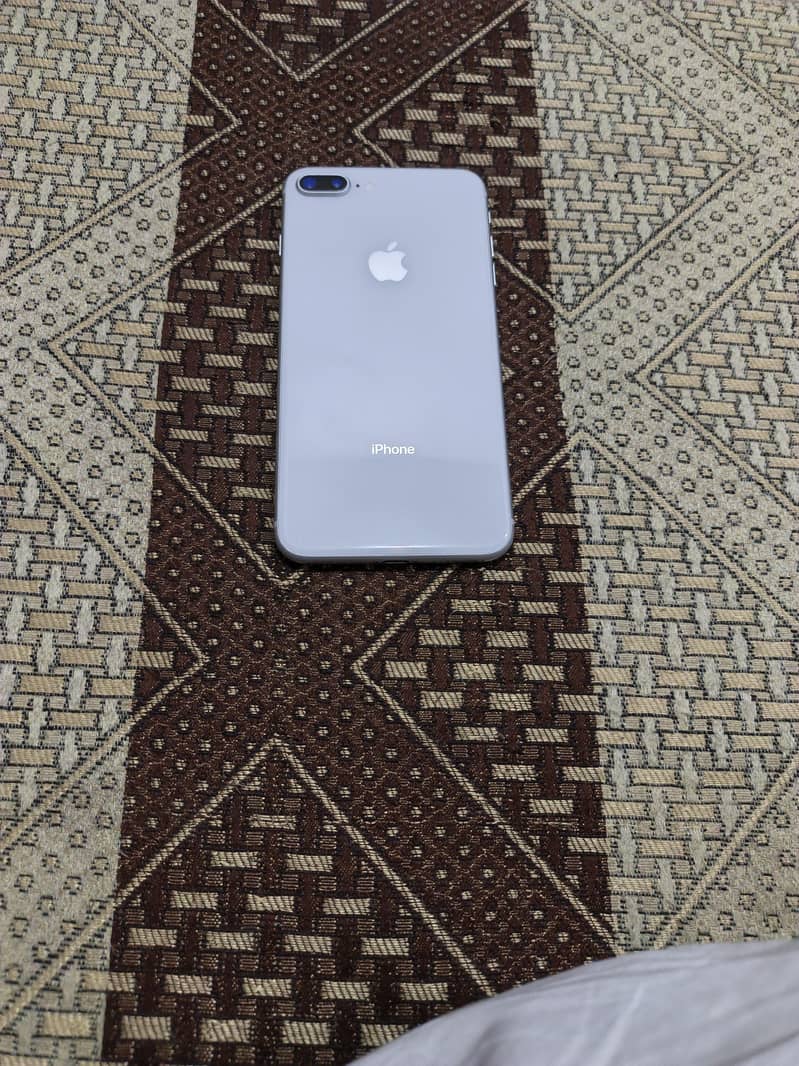Apple iPhone 8 Plus 2