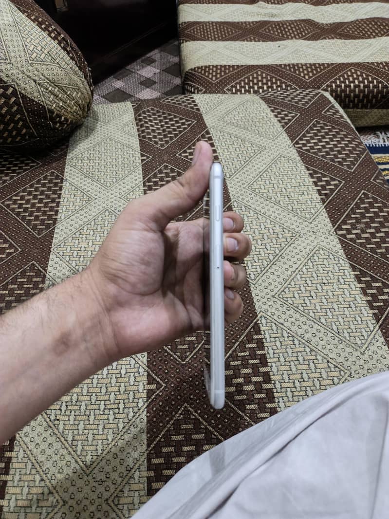 Apple iPhone 8 Plus 5