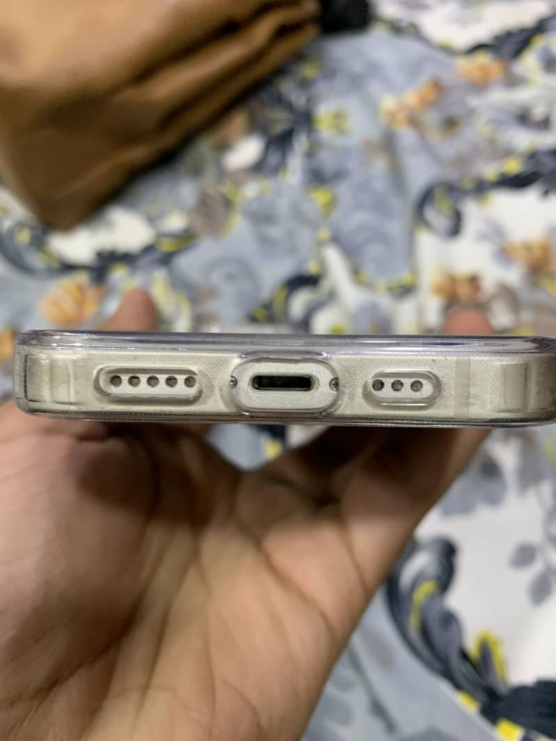 Apple iPhone 13 7