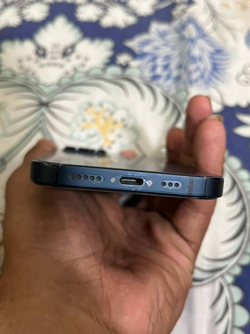 Apple iPhone 13 2