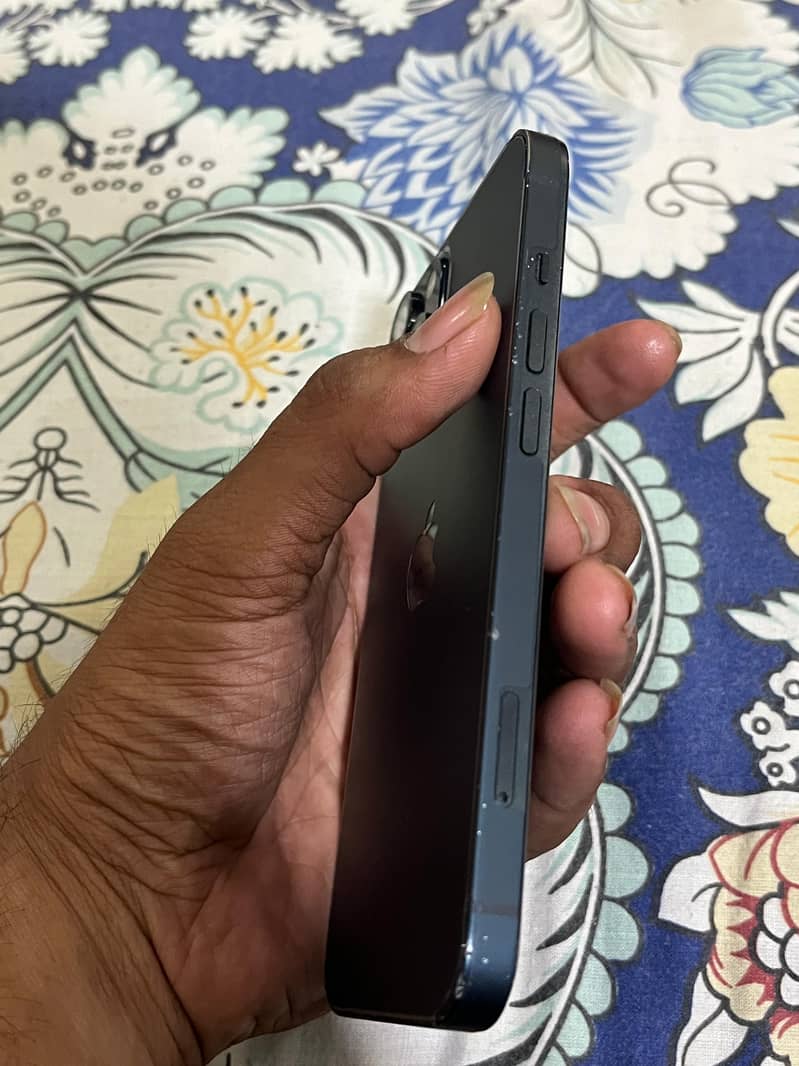 Apple iPhone 13 3